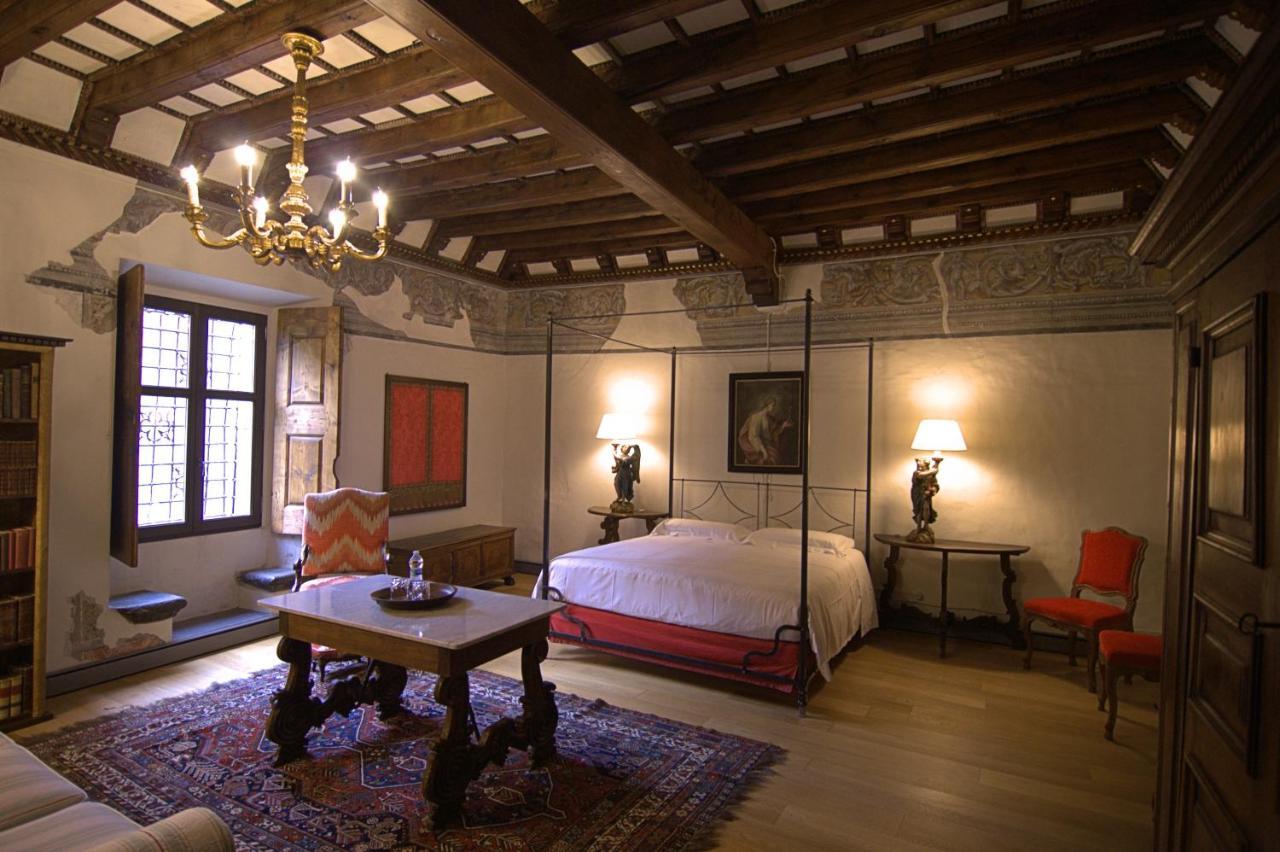 Palazzo Juvalta Bed & Breakfast Teglio Exterior photo